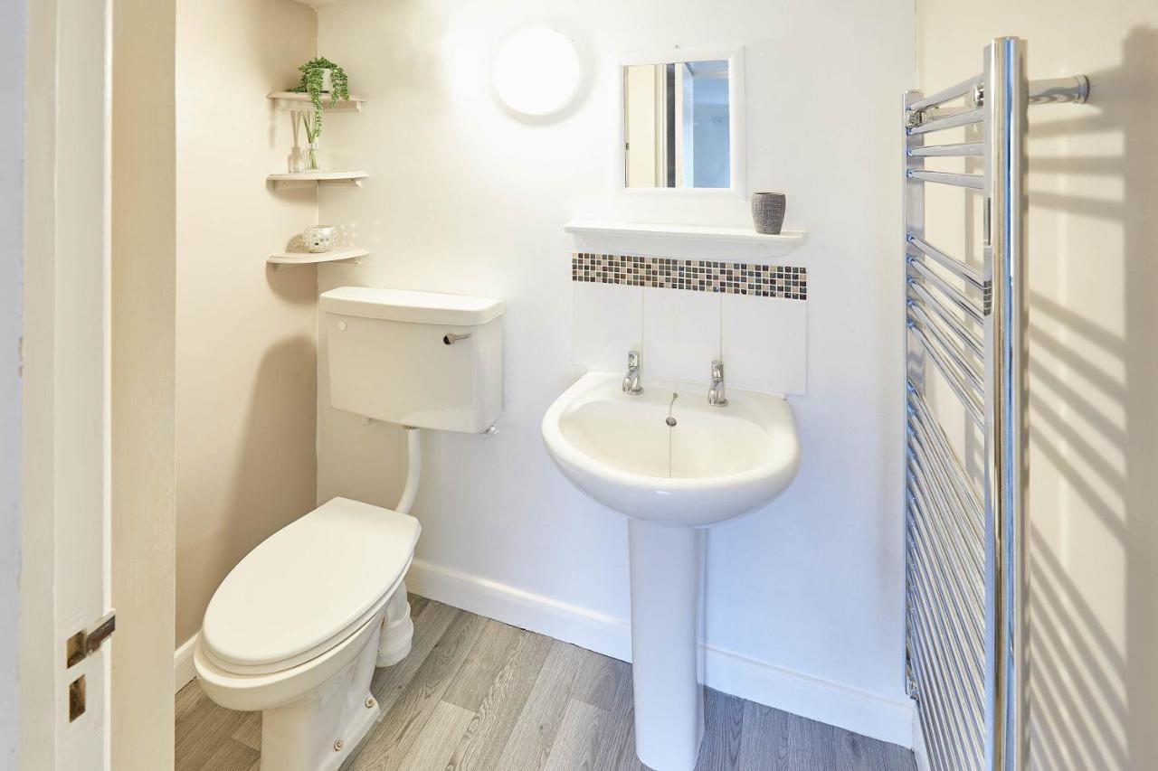 Host & Stay - Princess Place Studio Whitby Eksteriør bilde